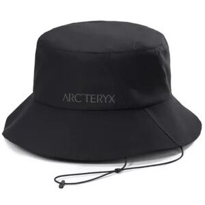 **NWOT** Arc'teryx Sinsola Bucket Hat in Black (Size S/M)
